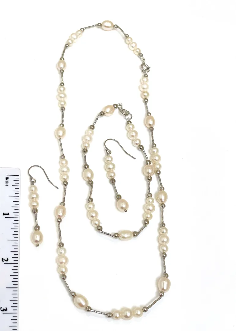 Pierre Lorren White South Sea Pearl Pendant Necklace, Akoya Pearl Earrings, Japanese Pearl Bracelet, White Gold Saltwater Pearl Jewelry Set.