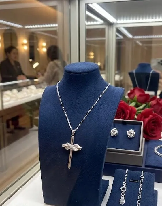 Designer Diamond Cross Pendant 18k Gold Diamond Cross Necklace Christian Mother's Day Gift Crucifix Cross for Mom Cross for Women Unique
