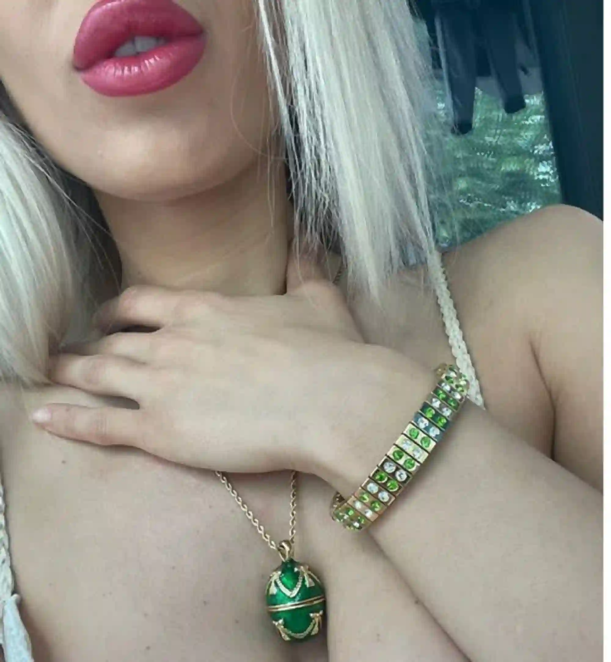 Peridot Bracelet. 2ct. Gold Bangle. Birthstone. Peridot Jewelry. Gemstone. Gift for woman. Gift for Her. Bestfriend. Christmas gift for her 