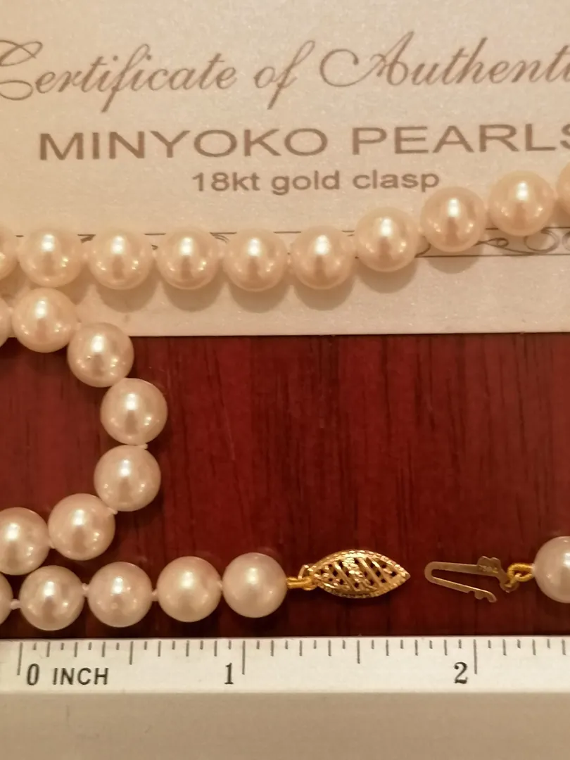 Saltwater Akoya Pearl bracelet with 18k solid gold clasp, featuring Japanese cultured Akoya pearls. This bracelet is a perfect bridal wedding gift or Christmas gift for women.