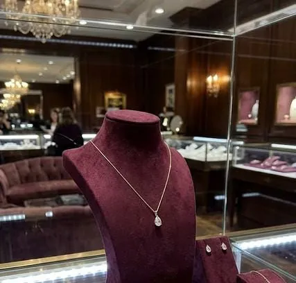 Solid 18k Yellow Gold Tear Drop Diamond Necklace, Solitaire Diamond Necklace, 1.65 Carat.