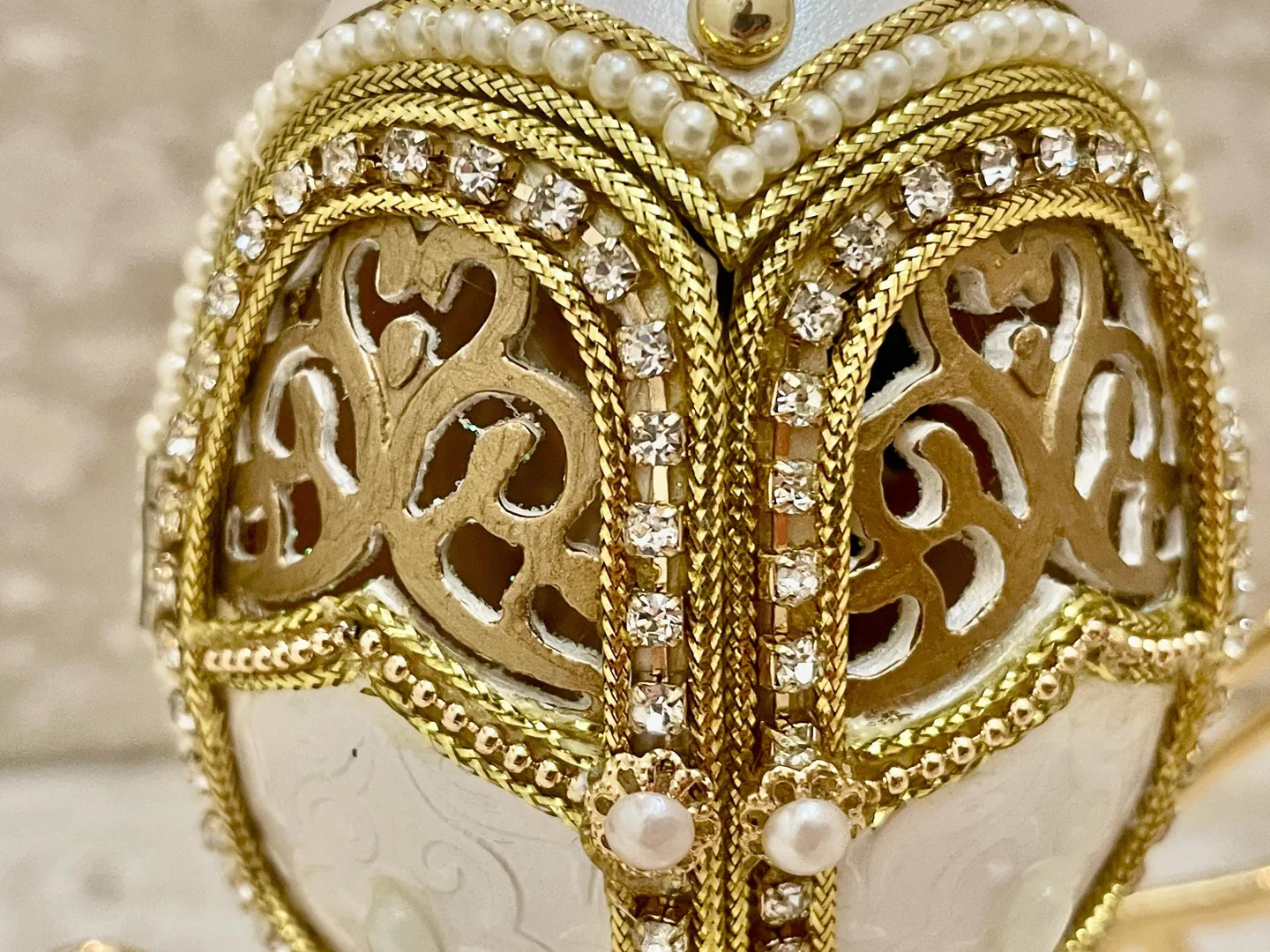 Antique 1986 Faberge Egg Music Box, 40th Anniversary gift for wife, 40th birthday, natural eggshell, pure gold decor, Swarovski - HANDMADE.