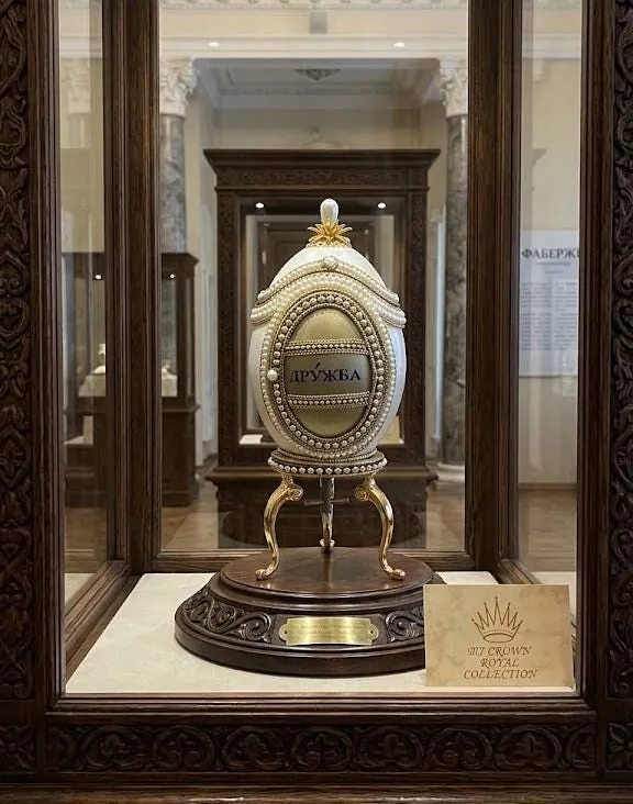 1990 Real Eggshell Faberge Musical Egg Pure Gold Decor Handcarved Silk Interior Fabergé-Style Egg Friendship Friend Gift for Someone Special
