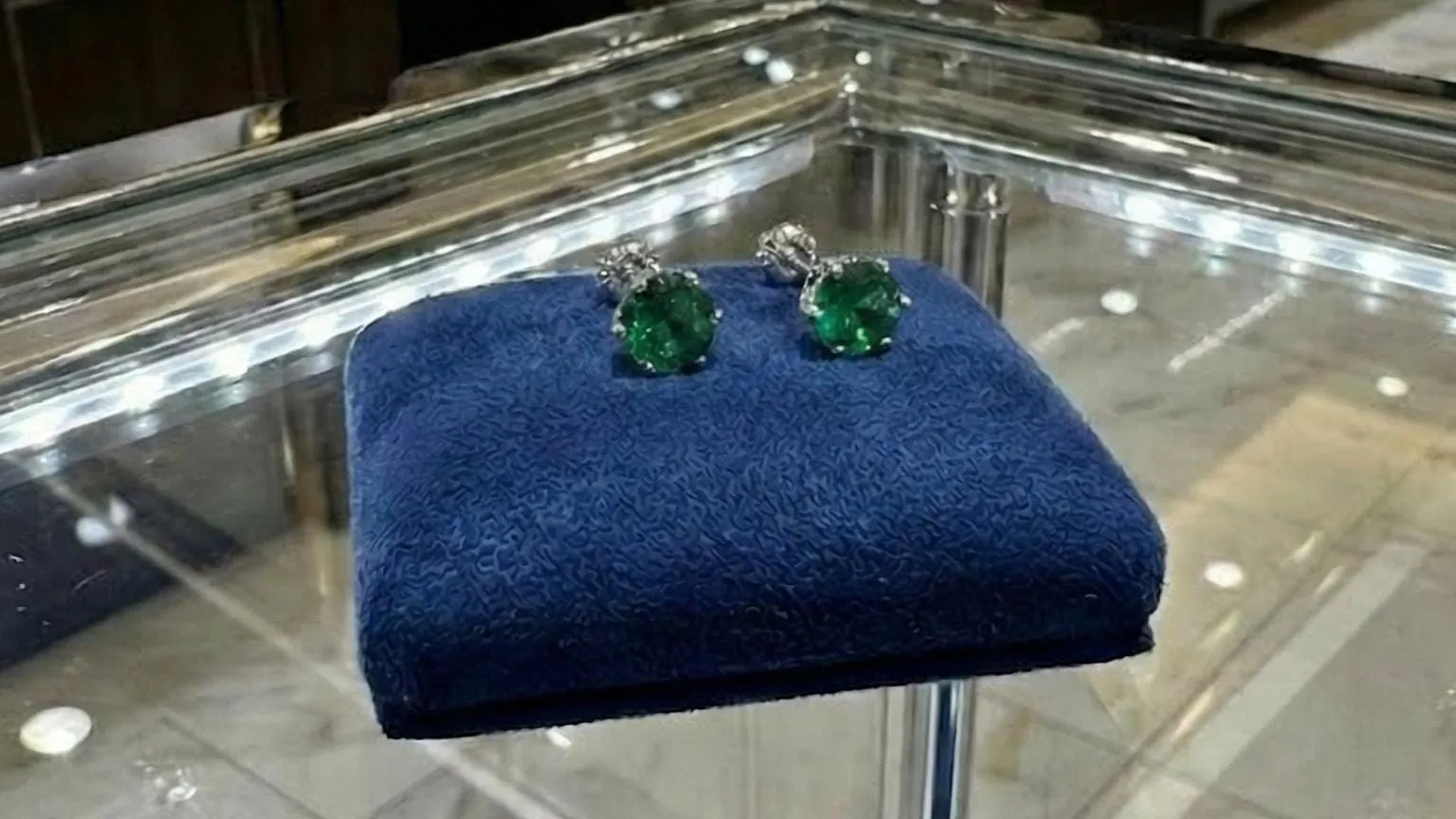 2ct Genuine Emerald Stud Earrings - Green Emerald Solitaire Gemstone Earrings - Handmade Emerald Earrings - Emerald Jewelry Handmade