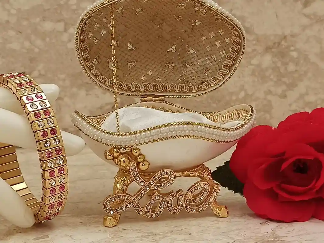 Love Trinket Luxury Gift ONE OfA Kind Pearl Jewelry box Faberge Music Natural HANDCARVED Egg 900 Pearl Austrian Crystal Diamond Bracelet 24k 