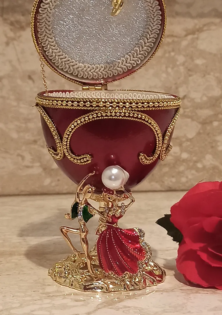 Ruby Faberge Egg: Handmade Natural Fabergé Egg Musical Photo Frame, 1986 Vintage Keepsake Birthday